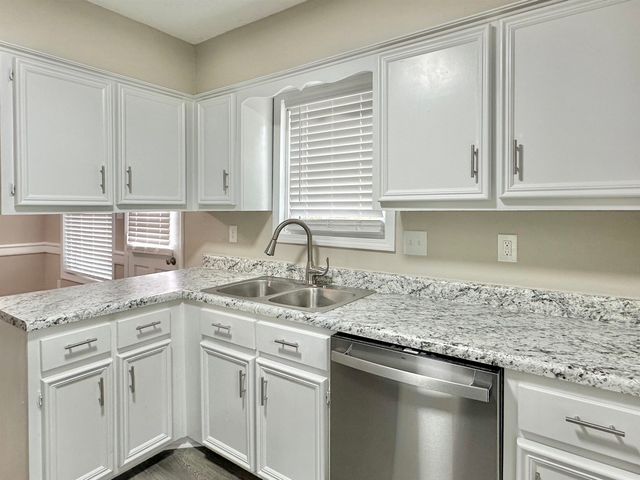 6043 TALL WILLOW DR, Memphis, TN 38141
