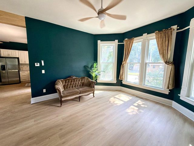 300 W Chestnut STREET, Burlington, WI 53105