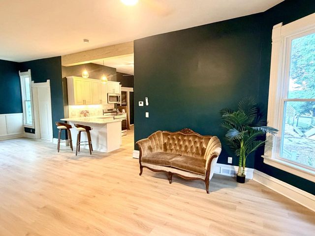 300 W Chestnut STREET, Burlington, WI 53105