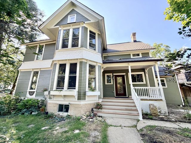 300 W Chestnut STREET, Burlington, WI 53105