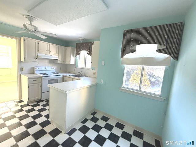 318 Heritage Village E, Southbury, CT 06488