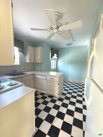 318 Heritage Village E, Southbury, CT 06488