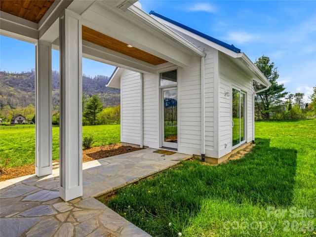5 Sweetgrass Lane, Fletcher, NC 28732