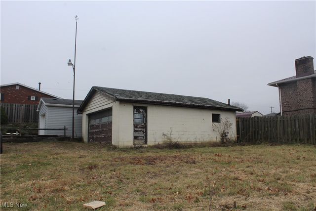 329 Rockdale Drive, Follansbee, WV 26037