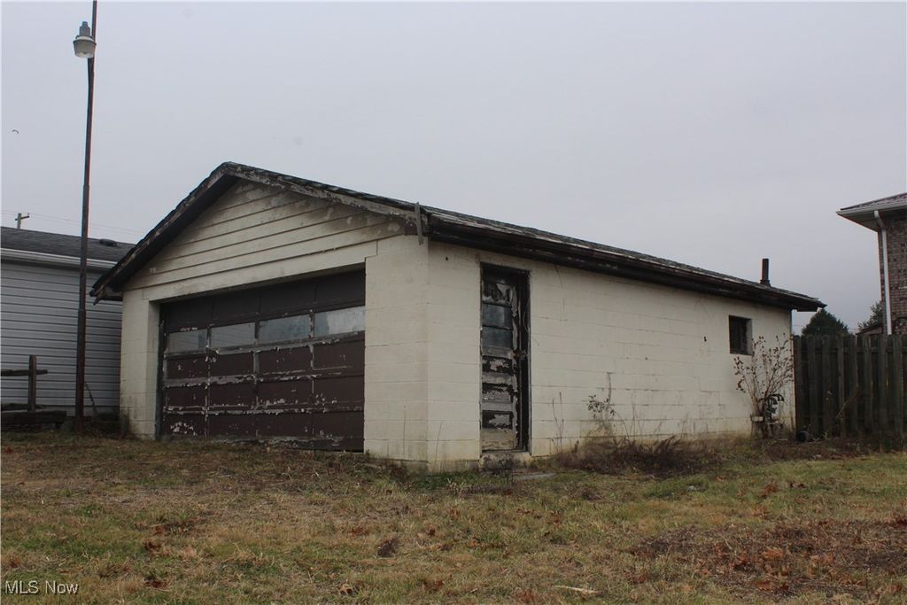 329 Rockdale Drive, Follansbee, WV 26037