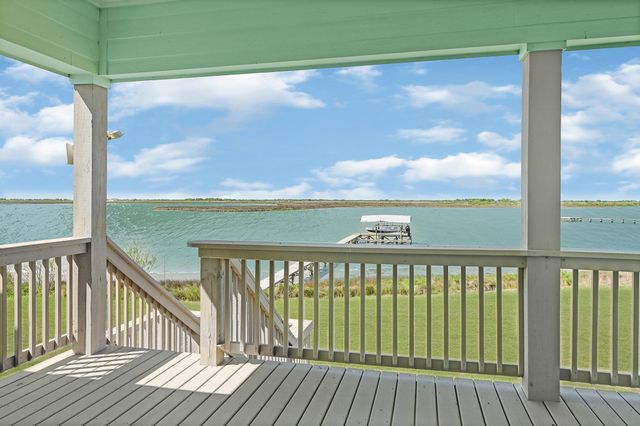 747 Waypoint Drive, Palacios, TX 77465