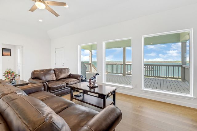 747 Waypoint Drive, Palacios, TX 77465