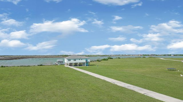 747 Waypoint Drive, Palacios, TX 77465