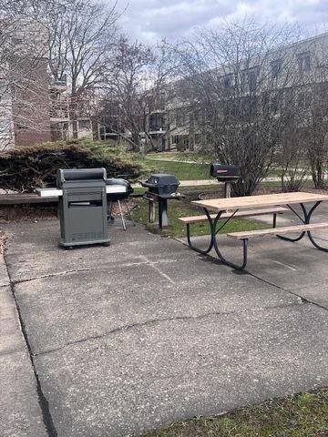 2800 Hillsboro Avenue N 111, New Hope, MN 55427