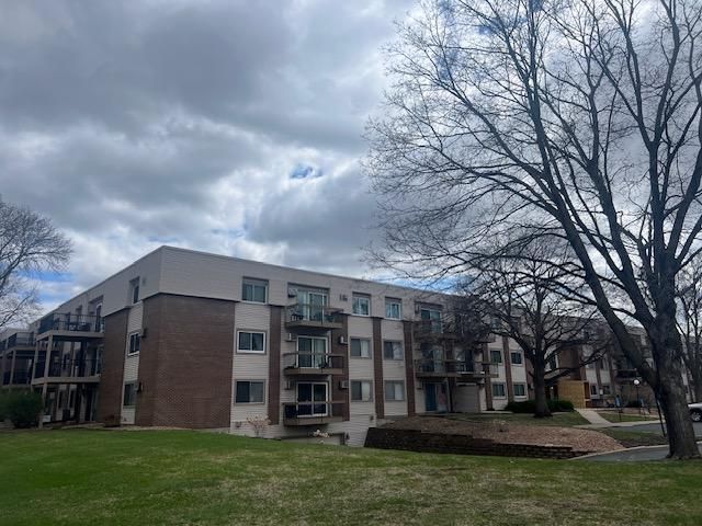 2800 Hillsboro Avenue N 111, New Hope, MN 55427