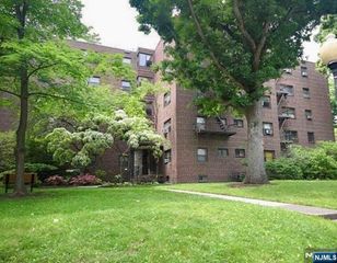 400 Park Place 1A, Fort Lee, NJ 07024