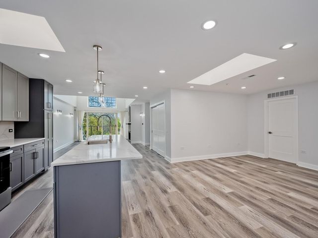 1800 Dewes Street 305, Glenview, IL 60025