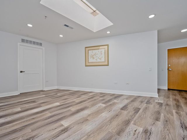 1800 Dewes Street 305, Glenview, IL 60025