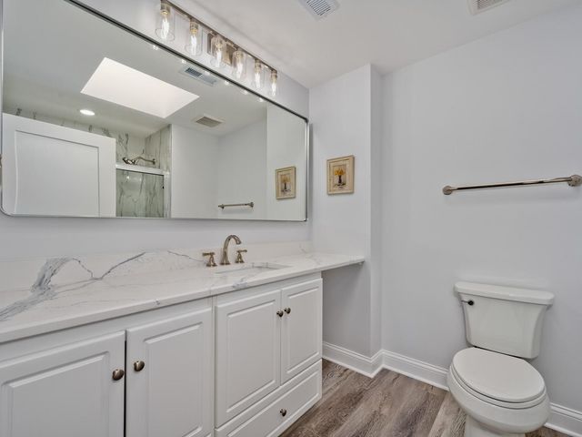 1800 Dewes Street 305, Glenview, IL 60025