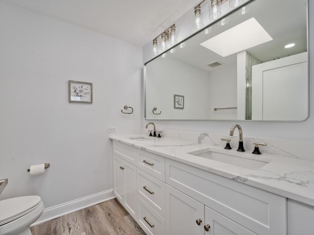 1800 Dewes Street 305, Glenview, IL 60025