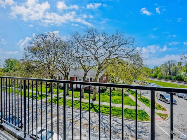 1800 Dewes Street 305, Glenview, IL 60025