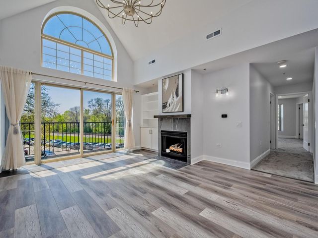 1800 Dewes Street 305, Glenview, IL 60025