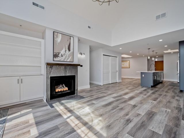 1800 Dewes Street 305, Glenview, IL 60025