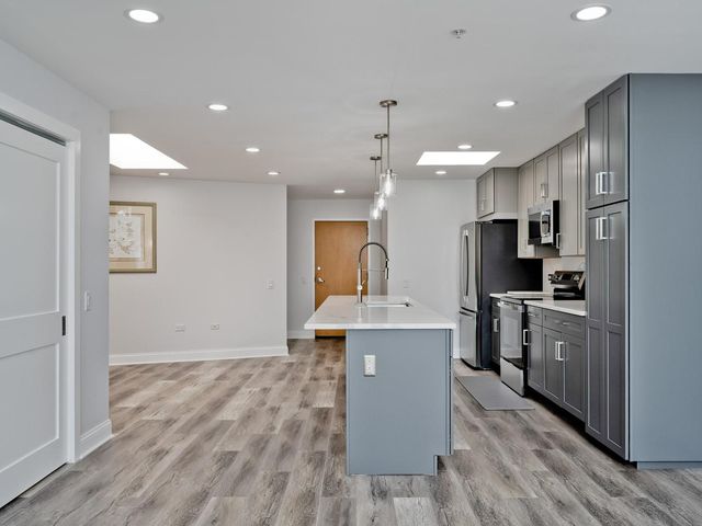 1800 Dewes Street 305, Glenview, IL 60025