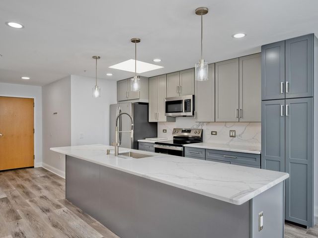 1800 Dewes Street 305, Glenview, IL 60025