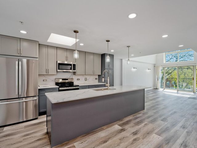 1800 Dewes Street 305, Glenview, IL 60025