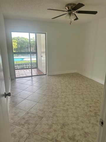 2100 Springdale Boulevard 303, Palm Springs, FL 33461