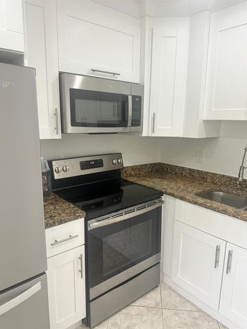 2100 Springdale Boulevard 303, Palm Springs, FL 33461