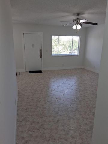 2100 Springdale Boulevard 303, Palm Springs, FL 33461