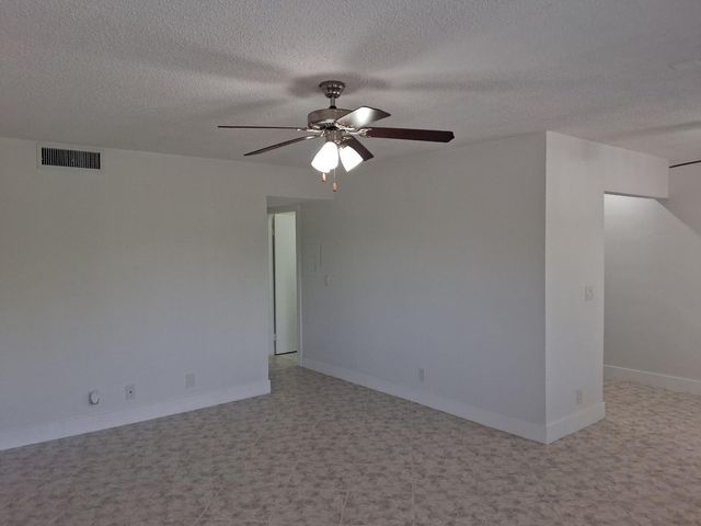 2100 Springdale Boulevard 303, Palm Springs, FL 33461