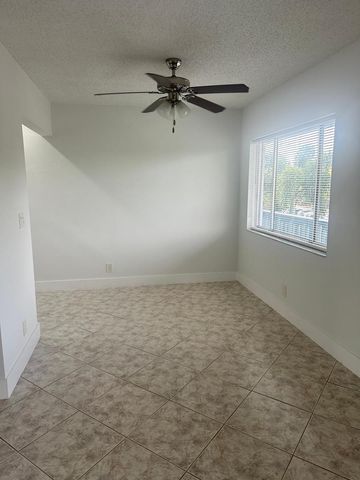 2100 Springdale Boulevard 303, Palm Springs, FL 33461