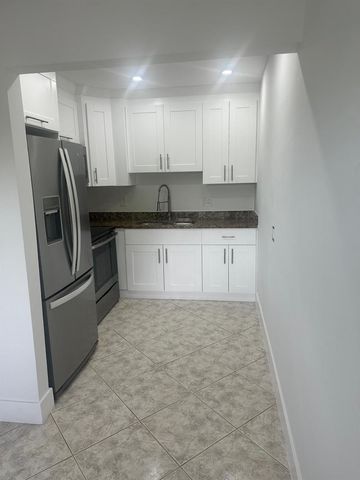 2100 Springdale Boulevard 303, Palm Springs, FL 33461