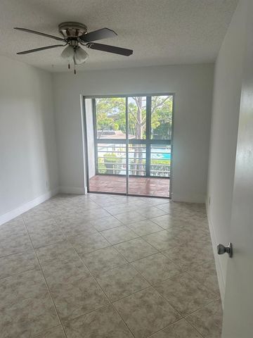 2100 Springdale Boulevard 303, Palm Springs, FL 33461