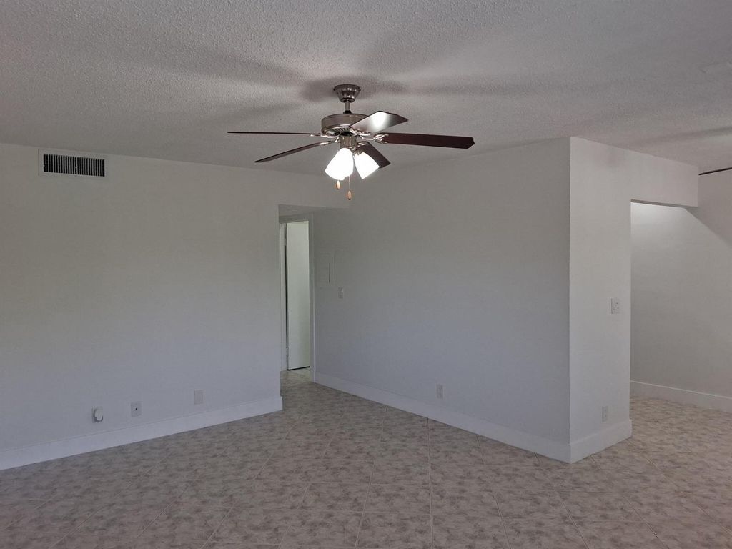 2100 Springdale Boulevard 303, Palm Springs, FL 33461