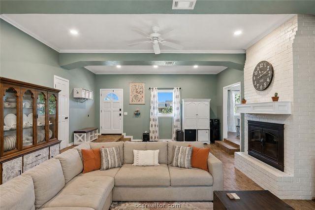 2304 Quail Hollow Drive, Bryan, TX 77802