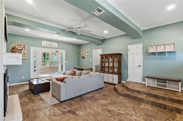2304 Quail Hollow Drive, Bryan, TX 77802