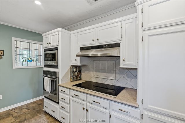 2304 Quail Hollow Drive, Bryan, TX 77802