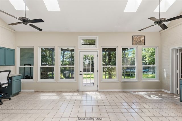 2304 Quail Hollow Drive, Bryan, TX 77802