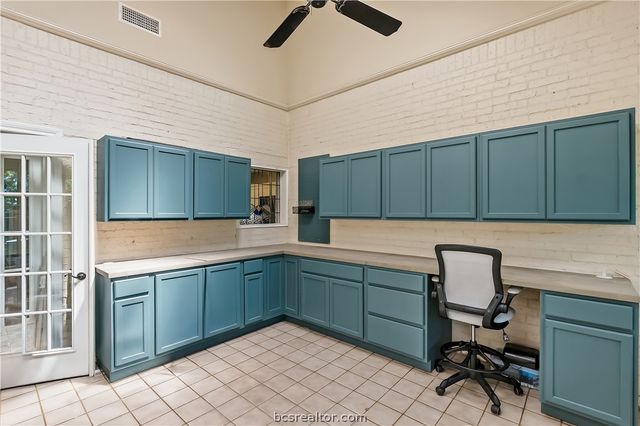 2304 Quail Hollow Drive, Bryan, TX 77802