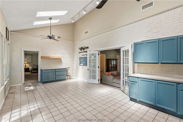 2304 Quail Hollow Drive, Bryan, TX 77802