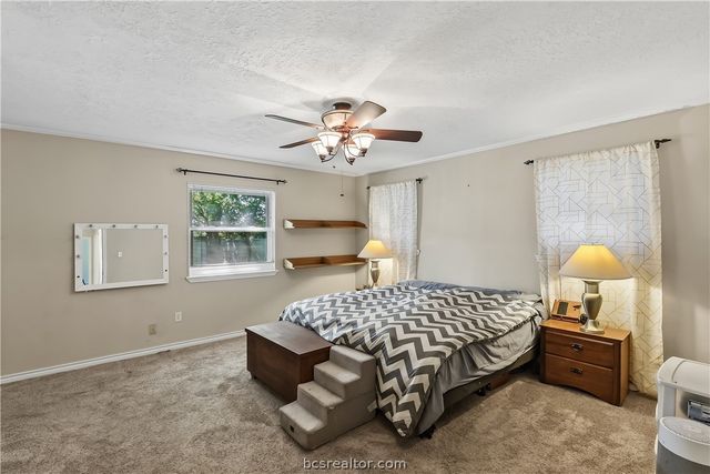 2304 Quail Hollow Drive, Bryan, TX 77802