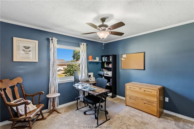 2304 Quail Hollow Drive, Bryan, TX 77802