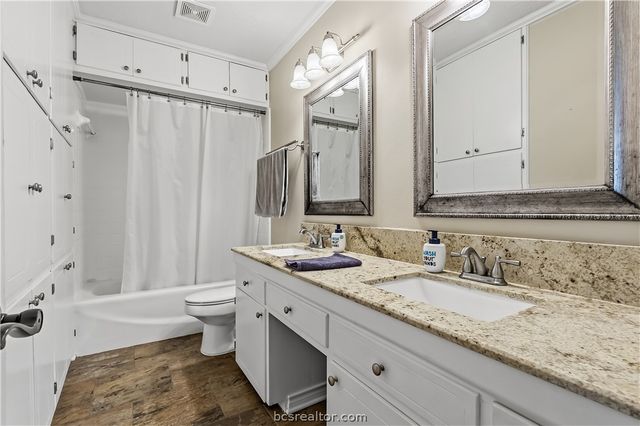 2304 Quail Hollow Drive, Bryan, TX 77802