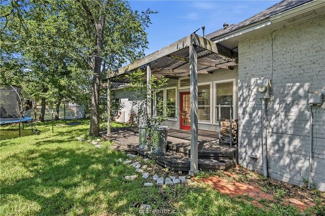 2304 Quail Hollow Drive, Bryan, TX 77802