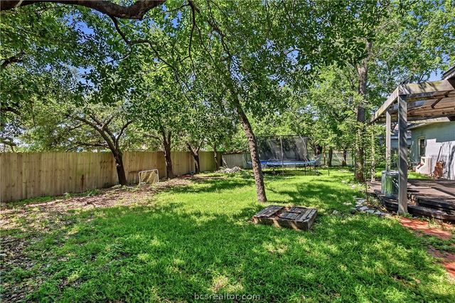2304 Quail Hollow Drive, Bryan, TX 77802