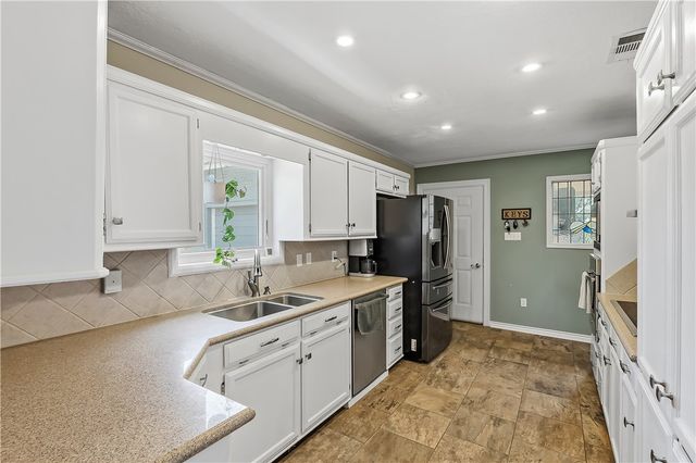 2304 Quail Hollow Drive, Bryan, TX 77802