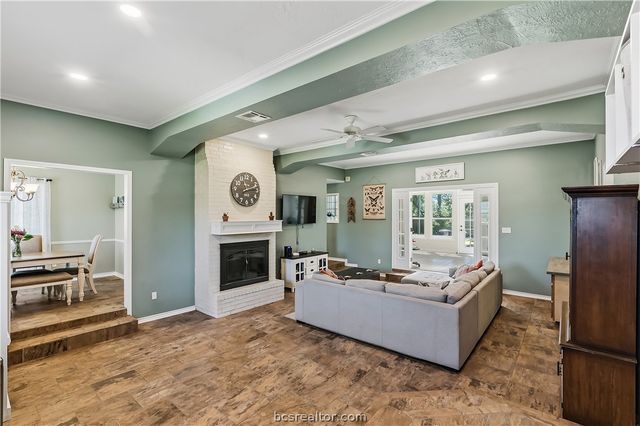 2304 Quail Hollow Drive, Bryan, TX 77802