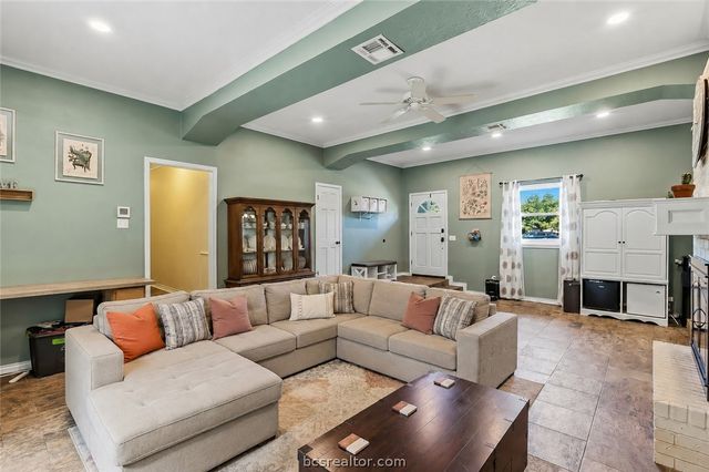 2304 Quail Hollow Drive, Bryan, TX 77802