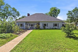 2304 Quail Hollow Drive, Bryan, TX 77802