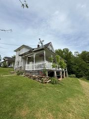 260 E Center Street, Beattyville, KY 41311