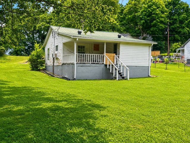 310 Davis Dr, Clarksville, TN 37040